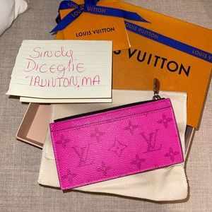 LOUIS VUITTON
Taigarama Coin Card Holder Fuchsia